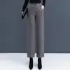 Calças de inverno femininas, forradas com fleece, perna larga, comprimento médio, adequadas para mulheres de meia-idade, calças compridas de outono e inverno, versáteis para sobreposição, calças cropped