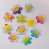 Cara Sonriente de Dibujos Animados Girasol Brillante Acrílico DIY Bolso Hecho a Mano Llavero Colgante Accesorios Piezas Pequeñas