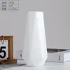 Vaso Pequeno de Plástico Branco para Desktop Escandinavo Arranjo de Flores para Casa Decoração Criativa Simples para Sala de Estar Frascos Ornamentais