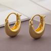Pendientes de metal brillante de estilo simple retro francés para otoño e invierno, nuevos pendientes de alta calidad que combinan con todo a la moda para mujer.