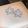 Súper Brillantes~ Pinzas para Orejas de Flor de Zirconia y Perla para Mujeres Sin Perforaciones, Puños de Oreja de Lujo Ligero y de Alta Gama, Pendientes de Estilo Minimalista Exquisito