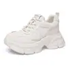 Zapatos de papá para mujer 2026 otoño nuevo versátiles casuales suela gruesa de espuma zapatos blancos transpirables zapatos deportivos en stock