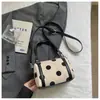 Bolso de mano de lunares de nicho estilo coreano para mujer, nuevo diseño moderno tipo almohada, alto valor estético, adecuado para ir al trabajo, bolso de hombro y cruzado