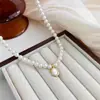 Collar de Perlas de Vidrio para Mujer, Cadena para Clavícula con Colgante de Concha Natural, Diseño Elegante y Versátil, Cadena para el Cuello de Nácar Genuino