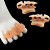 Separador de dedos de silicona con tres agujeros para el pulgar y el meñique.