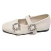 Sapatos Mary Jane Retro Aumentadores de Altura Estilo Francês para Mulheres, Novo Modelo Primavera 2026, Sapatilhas de Cetim com Tira Única e Bico Baixo com Strass