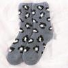 Novas Meias de Toalha para Mulheres Transfronteiriças Inverno Veludo Coral Meias para Dormir Espessadas Meias Femininas Estampa de Leopardo Meias Femininas de Cano Médio