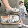 Zapatos de Cuero para Niñas 2025 Nuevo Otoño Estilo Coreano Zapatos Plateados de Princesa Mocasines Dulces de Moda para Niños Pequeños