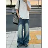 Conjunto de Roupa Estilosa Cool para Meninos Adolescentes com Camiseta Americana Deconstruída de Manga Curta com Franzidos e Calça Jeans Wide-Leg com Detalhe no Quadril