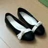 Primeiro Encontro Temporada Pequeno Laço Estilo Francês Boca Rasa Sapatos de Salto Baixo Feminino 2026 Novo Estilo com Saia Elegantes Sapatilhas