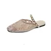 Mules Cerrados de Malla Bordada de Moda para Mujer, Nuevo Estilo Verano 2026, Tira Única con Adornos de Perlas, Sandalias Planas Estilo Hada