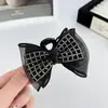 Pinza para el pelo de plátano con lazo de moda y temperamento Pinza de tiburón simple de lujo ligero para moño en la parte posterior de la cabeza