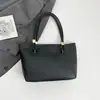 Bolsa de Ombro Fashion e Estilosa com Personalidade, Bolsa Tote Simples de Cor Sólida Tendência com Superfície Macia, Bolsa de Mão Novo Modelo 2025