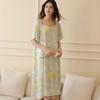 Novo Produto de Verão: Camisola de Cetim de Viscose de Comprimento Médio, Solta e Confortável com Estampa Floral e Mangas Curtas para Casa