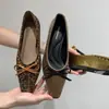 Primer encuentro de la temporada, altura aumentada en 4 cm ~ Retro francés estampado de leopardo lazo boca baja suela blanda para ir al trabajo punta cuadrada temperamento zapatos de vestir