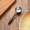 Colher medidora de grãos de café com cabo longo em madeira de nogueira, colher medidora de pó de café em aço inoxidável 304, colher medidora especial em gramas para grãos de café