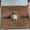 Anillo de Perla de Agua Dulce de Moda con Flores de Pintura al Óleo de Colores, Temperamento de Lujo Ligero, Joyería de Gama Alta Versátil Anillo para Mujer