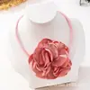 Collar con Parche de Camelia para Mujer Gargantilla Cadena para Clavícula Costura Lujo Accesible Nicho Collar de Flores Accesorios para el Cuello