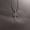 Moda Europea y Americana Personalidad Simple Nicho Patrón de Piedra Collar Cruz de Camino Guapo Colgante Combinable Moderno para Hombre y Mujer Pareja
