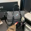 Bolsa de Ombro Versátil Exclusiva Transfronteiriça para o Dia a Dia Verão 2026 Novo Design de Nicho Elegante Pequena Quadrada de Ombro Cruzado de Alta Qualidade