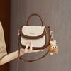 Bolsa Transversal Feminina de Verão 2026 Novo Estilo Bolsa de Mão de Alto Padrão Couro Genuíno Cor Personalizada Color-Blocking Versátil Bolsa Sela Bolsas