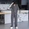 Nuevo Conjunto de Dos Piezas para Primavera y Otoño Estilo Sencillo de Alta Gama Versátil para Hombre Casual Holgado Traje de Manga Corta Pantalones Largos de Color Sólido Cárdigan Moderno
