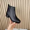 Venda Quente 2026 Novas Botas de Cano Curto com Bico Quadrado e Salto Grosso Inverno Couro Macio Solado Macio Confortáveis Botas Femininas Estilo Britânico Emagrecedoras Botas da Moda