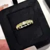 Coleção de Anéis de Luxo em Prata de Lei S925 com Diamantes de Alto Carbono e Aro Completo de Diamantes, Adequada para Socialites Usarem Empilhados, Apresentando Diamantes Amarelos Cor de Ovo de Pombo para Atrair Riqueza