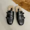 Hebilla de Cinturón Estilo Británico Puntera de Acero Pantuflas de Piel para Mujer 2026 Otoño/Invierno Nuevas Mules Planas sin Cierre para Exteriores Talladas
