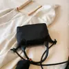 Bolsa pequena portátil listrada da moda popular deste ano para mulheres 2023 nova bolsa quadrada pequena casual simples bolsa transversal versátil