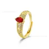 Anel Dourado com Zircônia Vermelho Sangue de Pombo, Finamente Trabalhado com Design de Nicho Vintage Francês de Luxo Leve, Anel Feminino