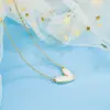 Colar Coração de Madrepérola Branco com Gotejamento de Óleo para Mulheres, Corrente de Clavícula de Verão, Design de Nicho de Luxo Leve, Novo Estilo Quente de Alta Qualidade 2022, Elegante