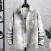 Marca de Moda Primavera e Outono Camisa Masculina de Manga Longa Estampada com Bolso Lapela Solta Casual Top Roupas Jaqueta Camisa de Estudante