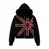 Sudadera estilo Y2K milenio con cuello de piel sintética, que presenta un parche de la bandera británica, un diseño de cremallera retro y una estética de marca moderna.