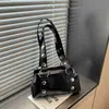 Bolso Tote de Moda con Remaches para Mujer, Bolso de Hombro Versátil Vintage de Alta Gama para el Trabajo y los Viajes Diarios