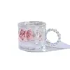 Venta al por mayor del fabricante Taza de vidrio de aspecto elegante para verano Taza con pajita de mariposa rosa para té de frutas con asa Gran cantidad Preferencial