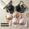 Nuevo sujetador de satén suave con soporte, copas fijas de gel de gelatina, tirante brillante, sin aros, push-up y anti-caída