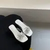 Sandálias de Salto Alto Sexy Estilo Francês de Verão 2026 com Salto Bloco Floral e Tiras Transparentes
