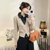 Conjunto de dos piezas de punto patchwork de mezclilla de diseñador, nuevo estilo otoño/invierno 2026, chaqueta entallada adelgazante, suéter versátil