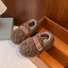 Sapatos felpudos para meninas 2026 novo outono e inverno infantil forrados de fleece sola macia princesa quentes para exterior bebê sapatos de algodão