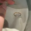 Anel de Trevo de Quatro Folhas Ultra Fino Cravejado com Diamantes para Mulheres, Luxo Leve, Alto Padrão, Anel Exquisito para o Dedo Indicador, Anel Simples e Versátil