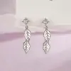 Brincos Duplos de Folha com Diamantes Cintilantes para Mulheres, Elegantes Pingentes de Orelha com Franjas, Brincos Frescos e Simples com Design Único de Folha