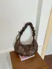 Bolsa de estampa de leopardo de nicho super popular para outono e inverno feminino 2026 novo estilo bolsa transversal plissada retrô bolsa de ombro único da moda para debaixo do braço