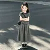 Conjunto Deportivo Casual Estilo Perezoso para Niñas Verano Retro Rayas Sueltas Manga Corta Camiseta Falda Conjunto de Dos Piezas Moderno