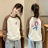 Camada base térmica feminina com forro de fleece, autocalor, novo estilo outono/inverno, camiseta da moda, gola redonda, quente, blusa de manga comprida com retalhos para bebês