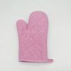 Guantes rosas de aislamiento térmico al por mayor poliéster rosa gruesos antiquemaduras alta temperatura microondas horno para hornear guantes