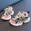 Zapatillas infantiles 2026 primavera y otoño zapatos tipo papá para niños zapatillas de correr de suela blanda de malla transpirable de moda zapatillas casuales para niñas
