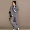 Moda Outono e Inverno 2025 Estilo Preguiçoso Conjunto de Malha Feminino Camisa com Emendas Falsa Peça Dupla Suéter + Calça de Pernas Largas Conjunto de Duas Peças