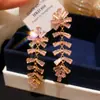 Pendientes de Flor de Perla con Circonita Incrustada de Diamantes de Lujo, Pendientes de Moda de Lujo Ligero y Gama Alta, Pendientes de Estilo Europeo y Americano con un Diseño de Nicho