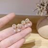 Pendientes de plata S925 con forma de aguja, con un lazo de perlas de imitación único y versátil, de diseño moderno y de alta calidad.